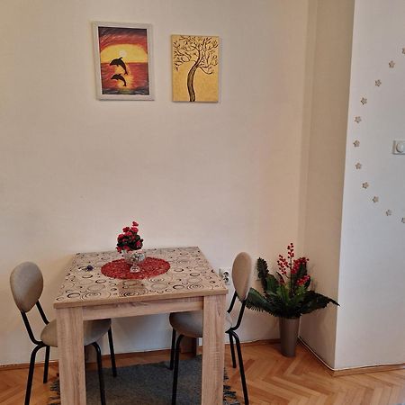 Ferienwohnung Luka Lux Ni Exterior foto