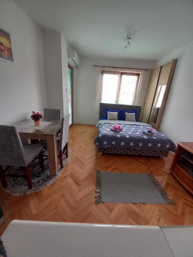 Ferienwohnung Luka Lux Ni Exterior foto